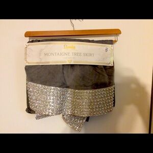 Sparkle Montaigne Tree Skirt